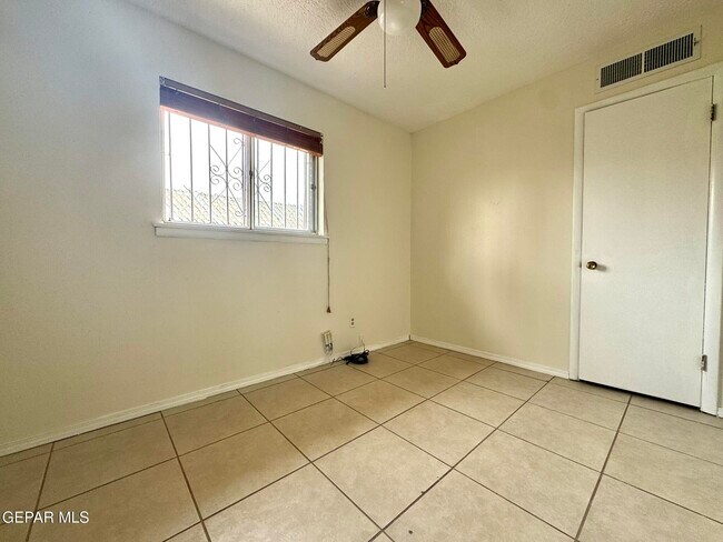 Building Photo - 142 Clairemont Rd