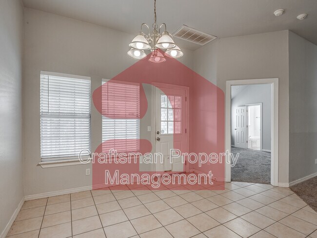 Building Photo - 2707 Silvertree Dr