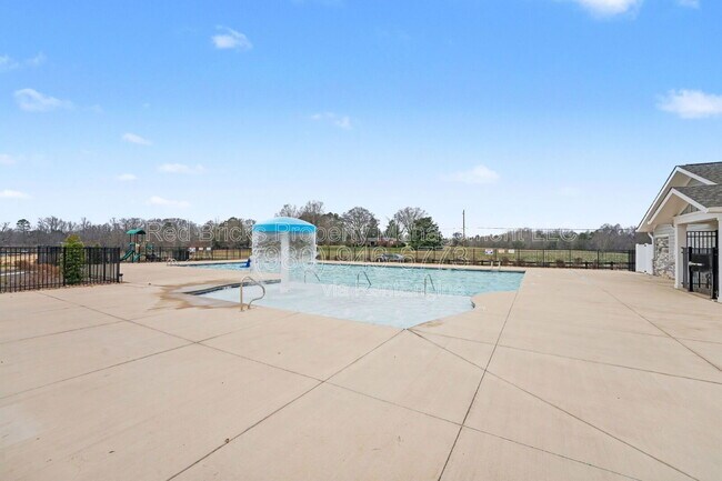 Building Photo - 136 Mdw Vw Dr