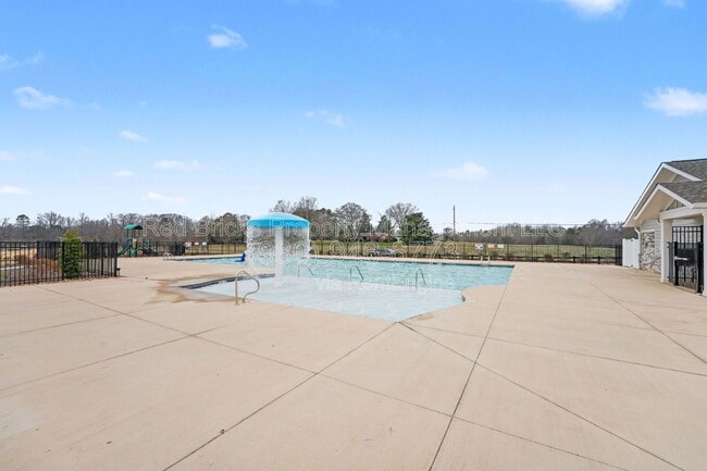 Building Photo - 141 Giant Oak Ave