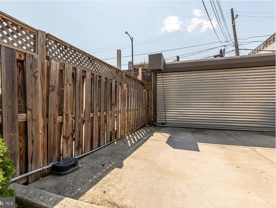 Parking! - 1230 Fairmont St NW