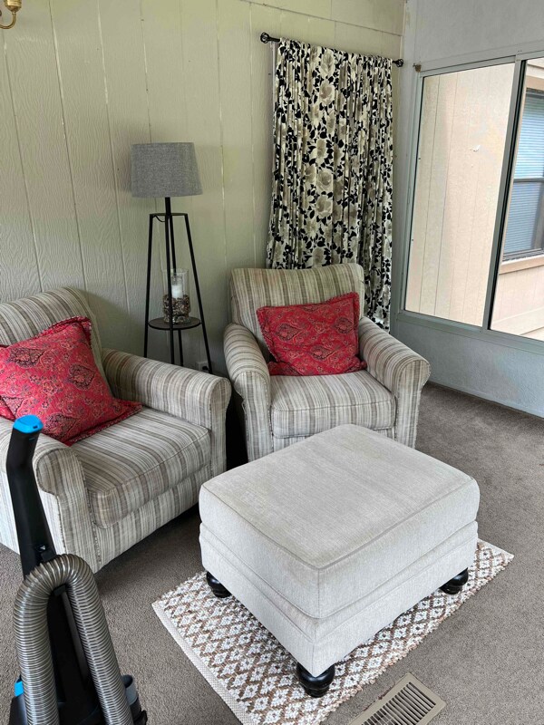 Building Photo - 268 Seymour Dr S