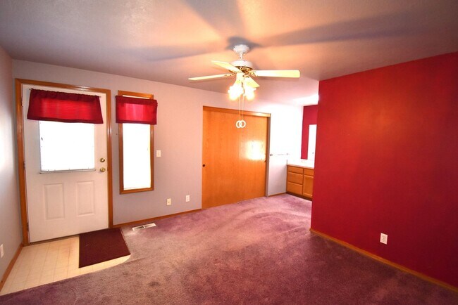 Building Photo - Spacious Home.