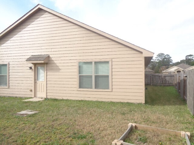 Building Photo - 2031 Treasure Mountain Dr