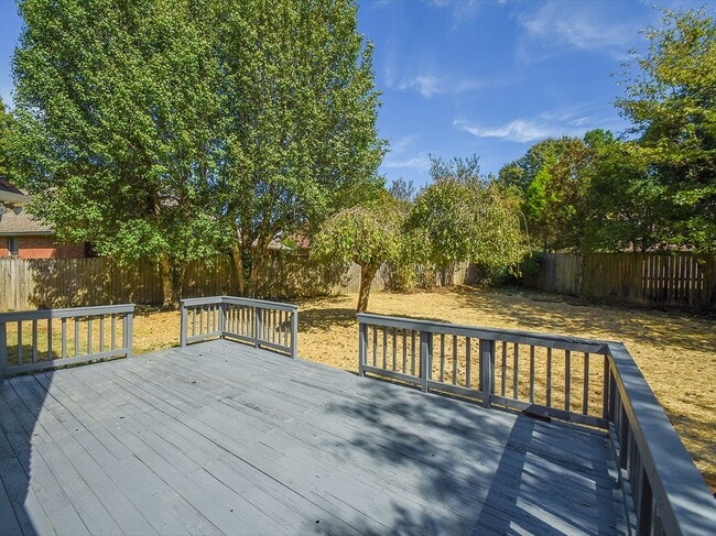 Building Photo - Pretty 4 bed, 2.5 bath home with wonderful...