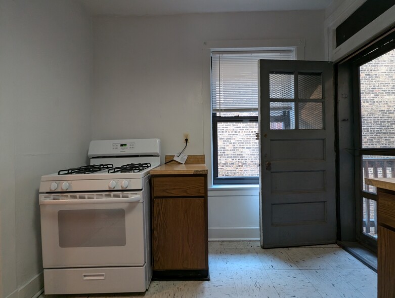 Building Photo - 3523 N Racine Ave