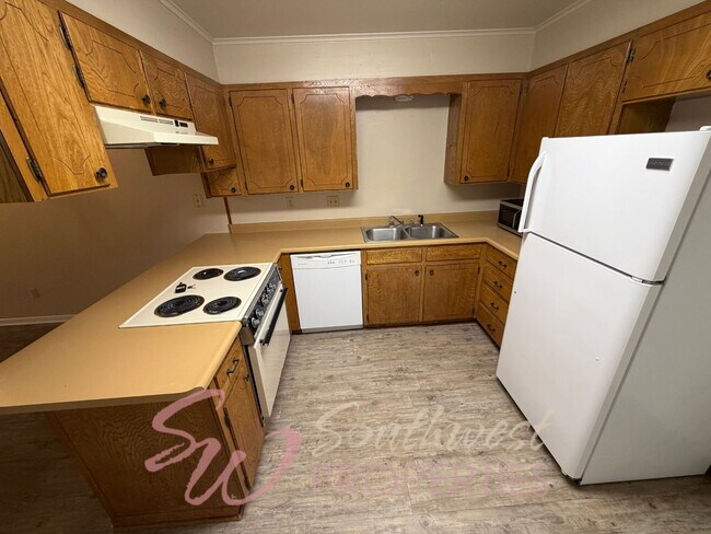 Building Photo - 3 bedroom 2 bath in an excellent neighborhood