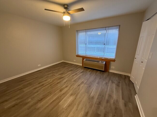 Building Photo - 744 W Gordon Terrace