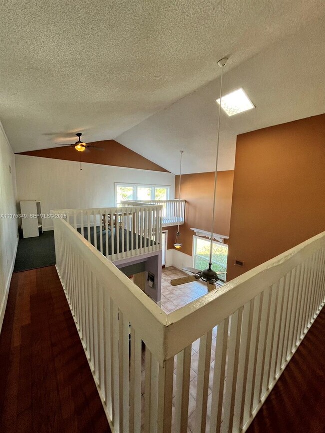 Building Photo - 8075 SE Palm St