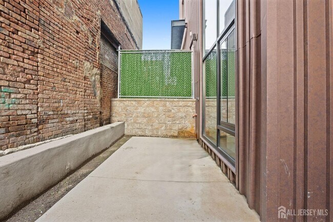 Building Photo - 65 McWhorter St