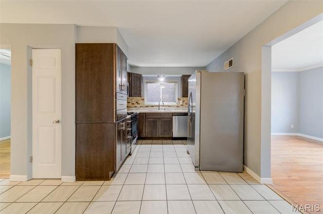 Building Photo - 125 Koeln Ave