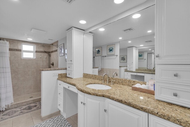 Building Photo - 2871 N Ocean Blvd