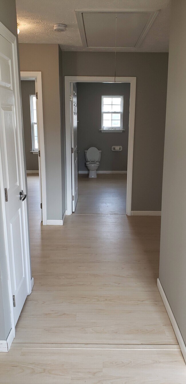 Building Photo - 220 Phillips St