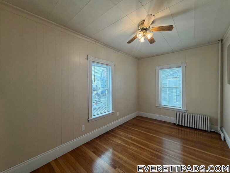 Building Photo - 44 School St