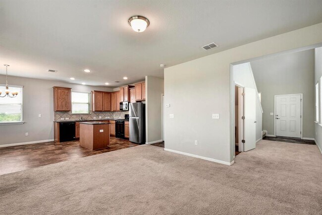 Building Photo - 741 Twisted Oaks Ln