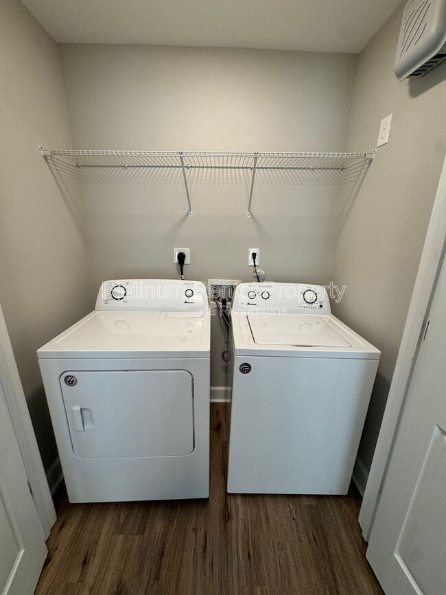 Building Photo - 2793 Oakvale Falls Dr