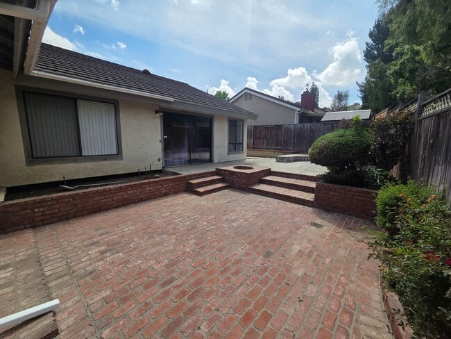 Building Photo - Stunning Via Verde home!