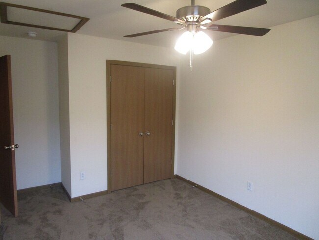 Building Photo - 605-607 Glenstone Dr.