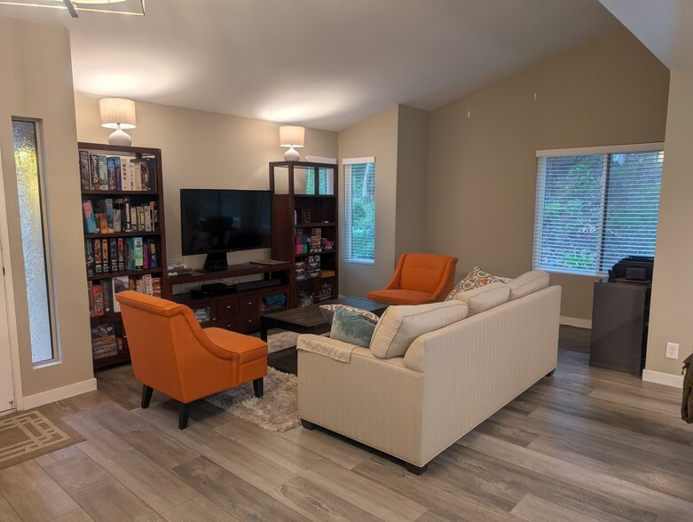 Living Room - 10404 Ridgewater Ln