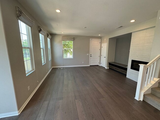 Building Photo - Charming 3-bedroom 2.5 bath nestled inside...