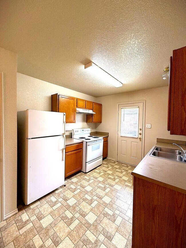 Building Photo - 5208 Lauren Lea Dr