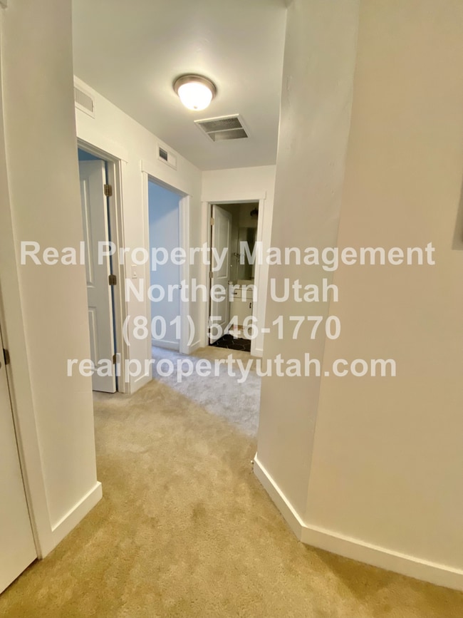 Building Photo - 3 Bed 3.5 Bath Layton Townhome Coming Soon!