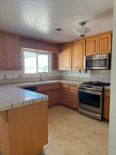 Building Photo - 5603 W Avenue M2