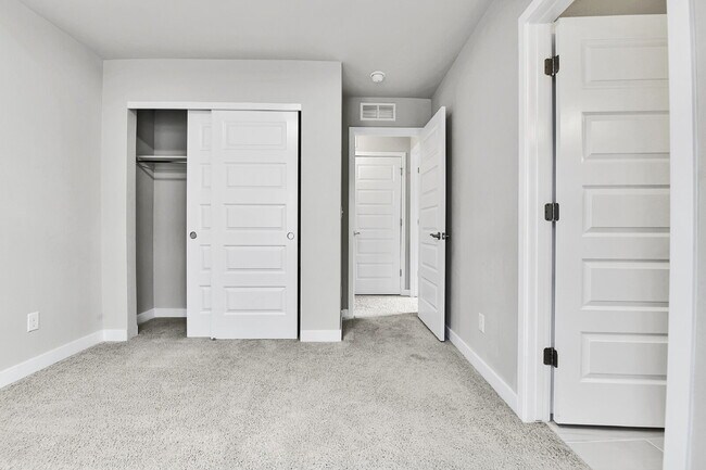 Building Photo - $2,620.95 - 3 Bed, 2.5 Bath Home in Aurora with AC and In Unit Laundry!