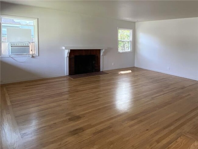 Building Photo - 2581 Buena Vista Ave