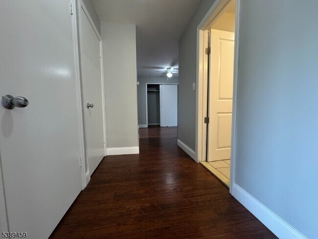 Building Photo - 12 E 10th St