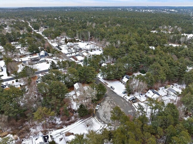 Building Photo - 4 Oaken Bucket Ln