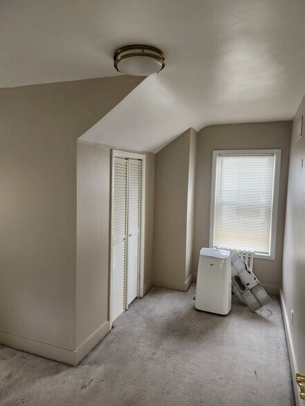 Building Photo - 5505 Beacon St