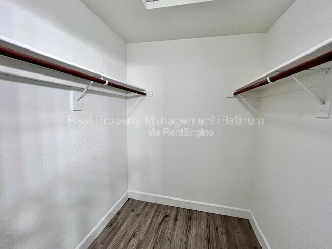 Building Photo - 9193 N Fowler Ave