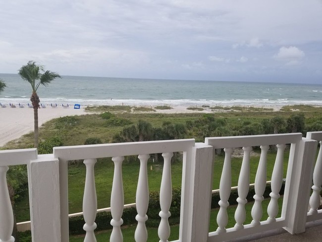 Building Photo - Silver sands direct gulffront 2400 SF condo