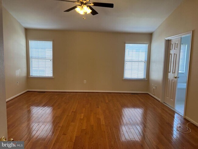 Building Photo - 8818 Royal Doulton Ln