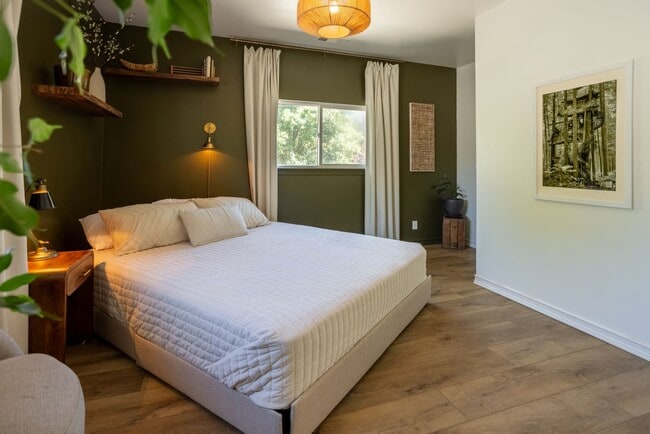 Building Photo - Ultra Unique Chico Tree House in The Avenues