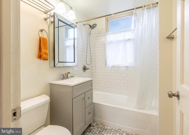 Building Photo - 1725 Lanier Pl NW