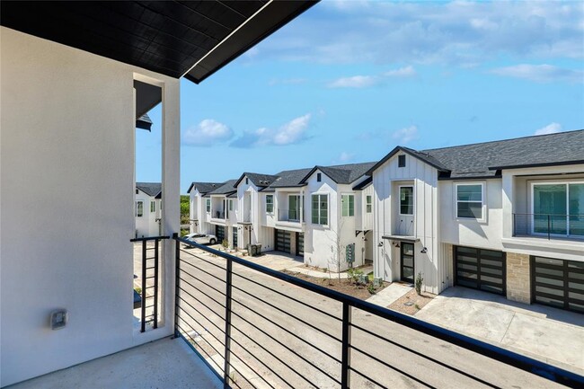 Building Photo - 12001 Vista Parke Dr