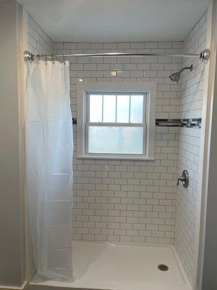 Building Photo - 207 Safford St