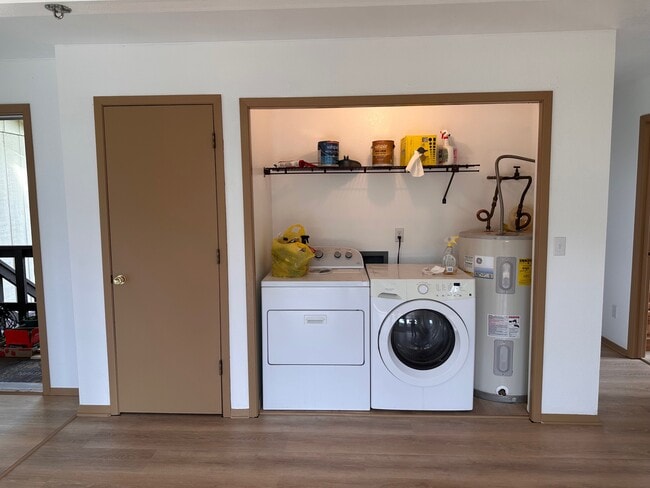 Building Photo - 895 Linda Ct