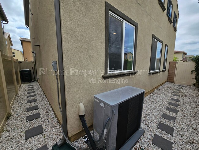 Building Photo - 431 Limoneira Ln