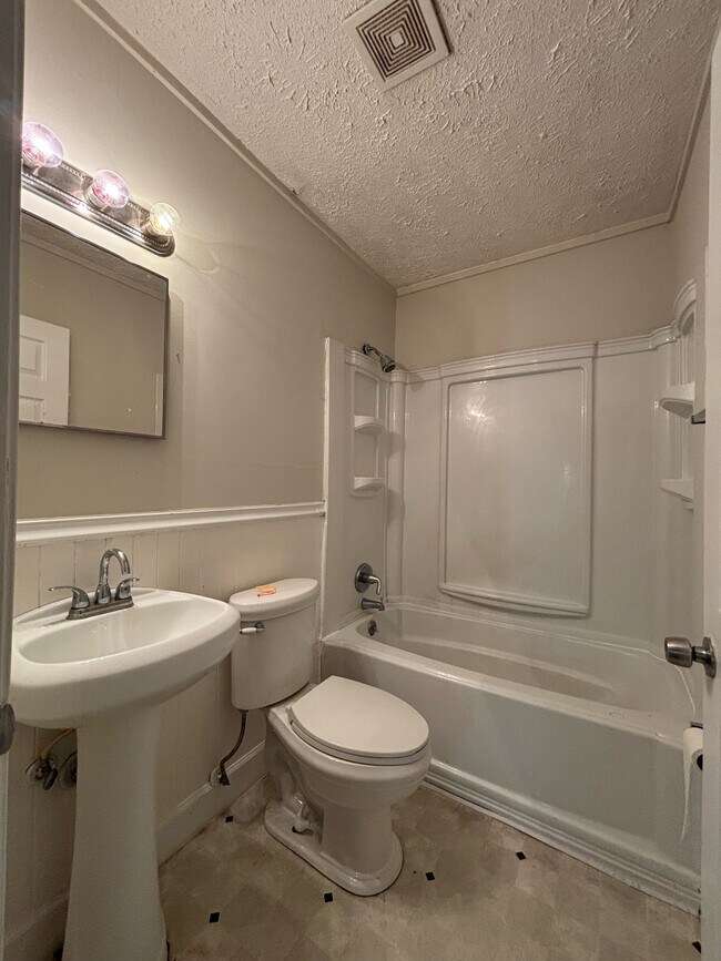 Building Photo - 282 Windsor Dr