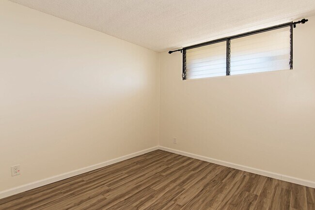 Building Photo - 2121 Ala Wai Blvd