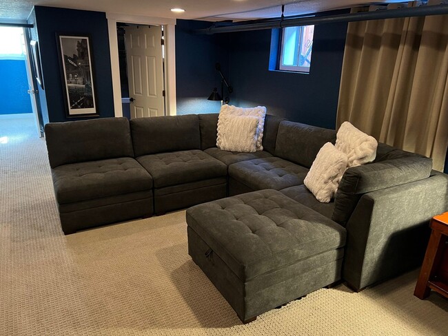 Building Photo - LOCATION LOCATION! This stunning remodeled bungalow has 4-beds and 2-baths w/ an office and is lo...