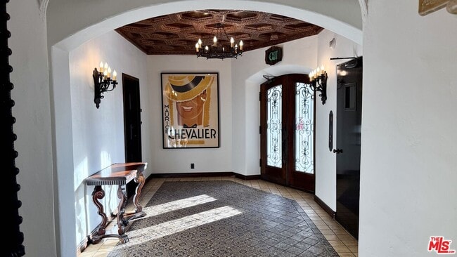 Building Photo - 1302 N Sweetzer Ave