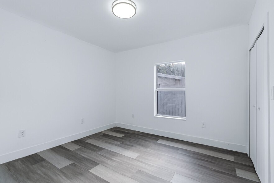 Building Photo - 2433 NW 97th St