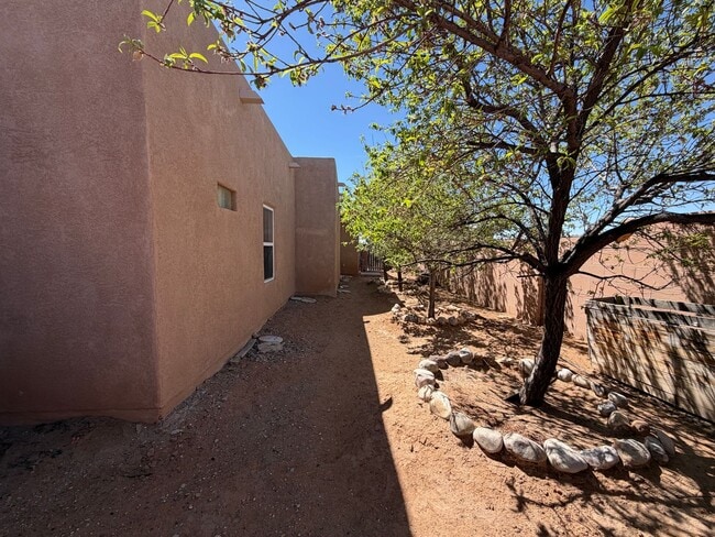 Building Photo - 4 Bedroom Single Story Custom Home Available In Rio Rancho Near Unser Blvd SE & Westside Blvd SE!