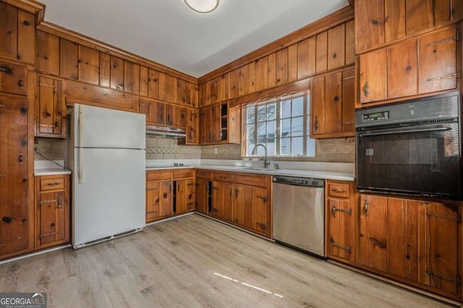 Building Photo - 1977 N Decatur Rd