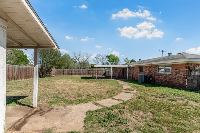 Building Photo - 207 S Temple St