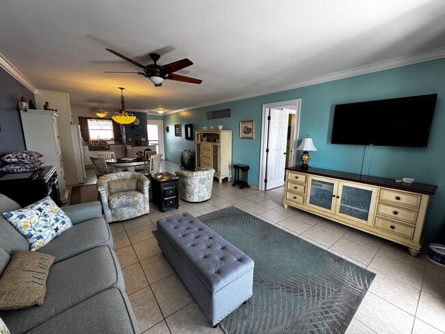 Building Photo - Oceanfront Condo!